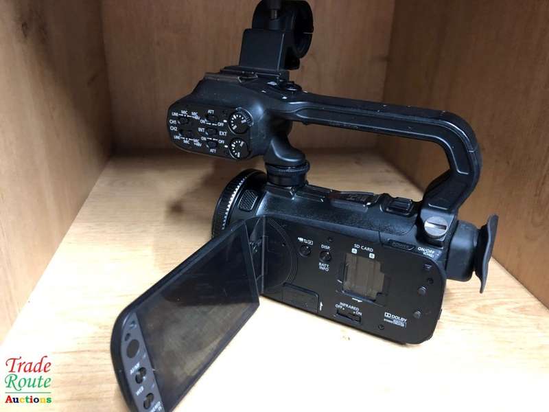 CANON XA10  AVCHD CAMCORDER - HD - BUILT IN MEMORY 64GB - CAMCORDER