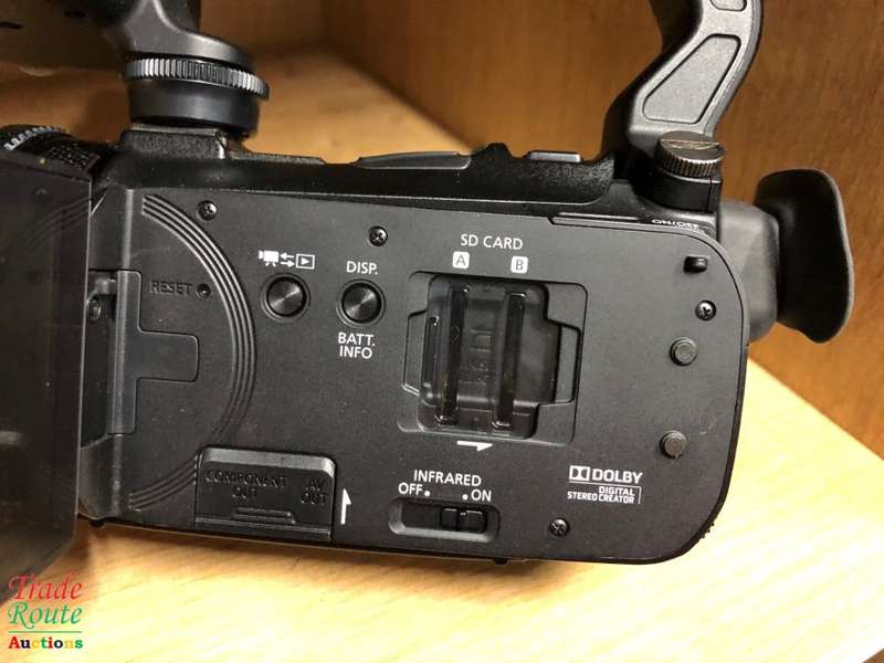 CANON XA10  AVCHD CAMCORDER - HD - BUILT IN MEMORY 64GB - CAMCORDER