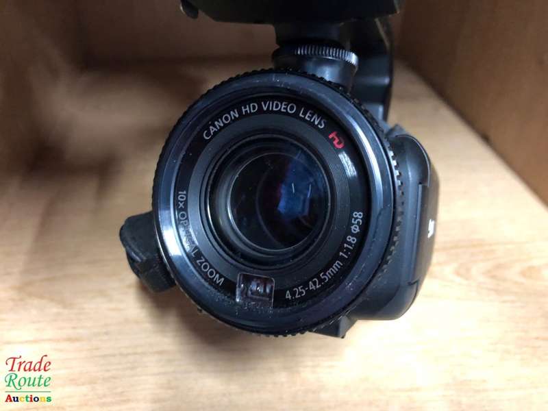 CANON XA10  AVCHD CAMCORDER - HD - BUILT IN MEMORY 64GB - CAMCORDER