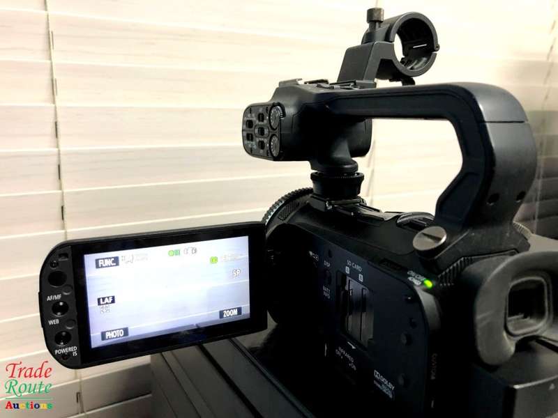 CANON XA10  AVCHD CAMCORDER - HD - BUILT IN MEMORY 64GB - CAMCORDER