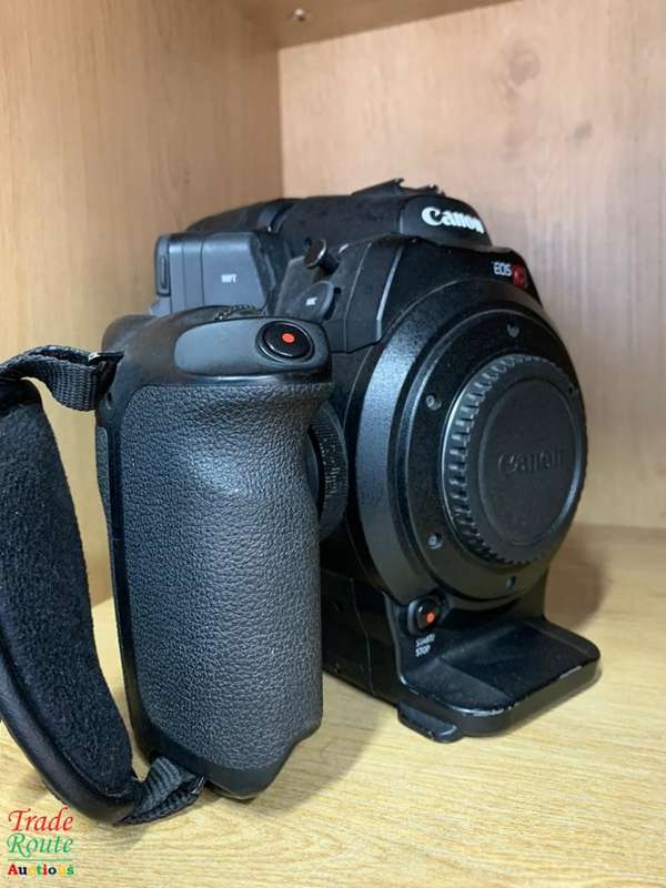 Canon EOS C300 Cinema Camera - EF lens Mount [ Comes with battery - Charger Lost ]