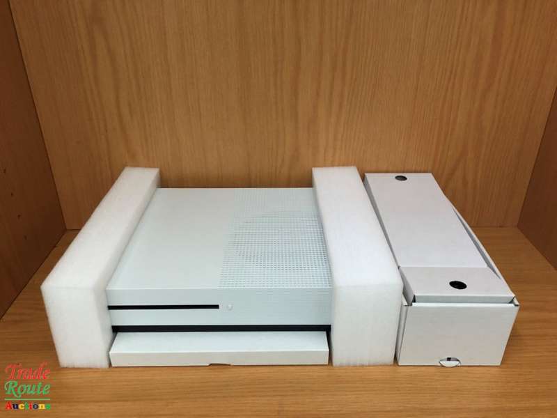 Boxed - XBOX One S Console (WHITE) Model 1681 1TB + 1 Controller (WHITE)