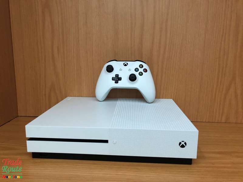 Boxed - XBOX One S Console (WHITE) Model 1681 1TB + 1 Controller (WHITE)
