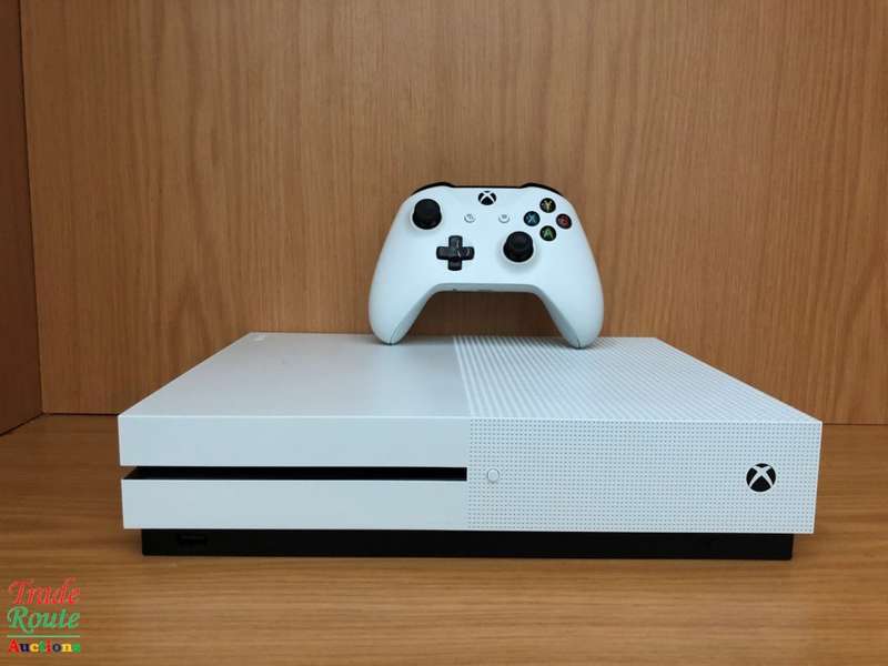Boxed - XBOX One S Console (WHITE) Model 1681 1TB + 1 Controller (WHITE)