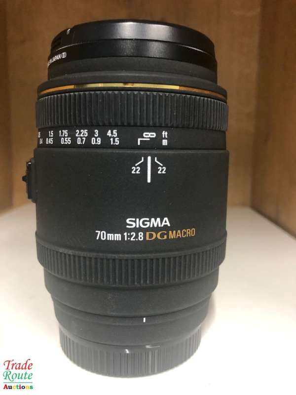 Sigma 70mm f/2.8 EX DG Macro Telephoto Autofocus Lens [SONY MOUNT]