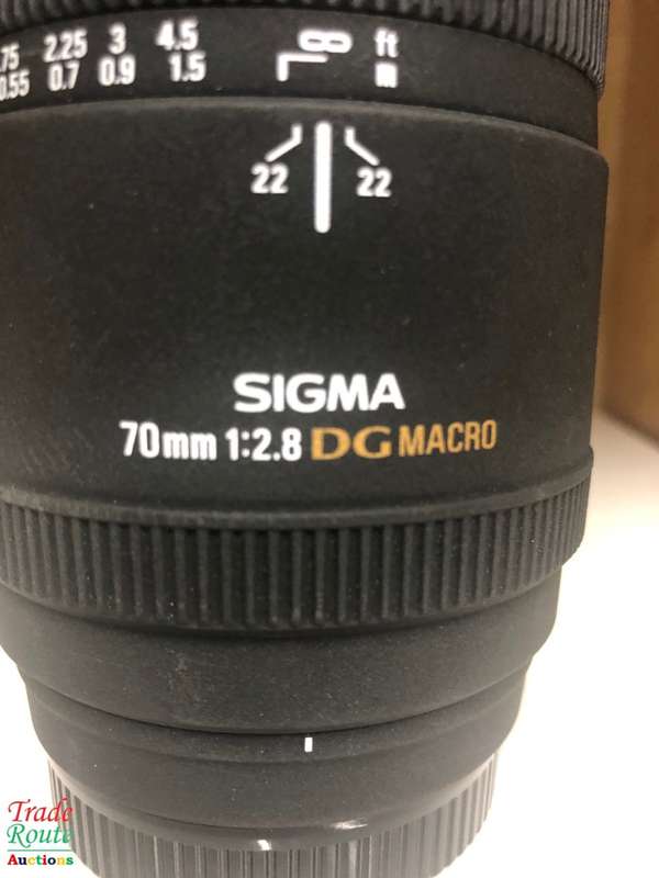 Sigma 70mm f/2.8 EX DG Macro Telephoto Autofocus Lens [SONY MOUNT]
