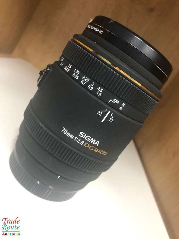 Sigma 70mm f/2.8 EX DG Macro Telephoto Autofocus Lens [SONY MOUNT]