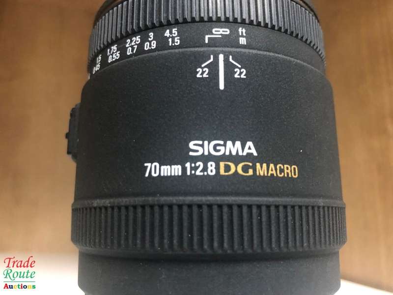 Sigma 70mm f/2.8 EX DG Macro Telephoto Autofocus Lens [SONY MOUNT]