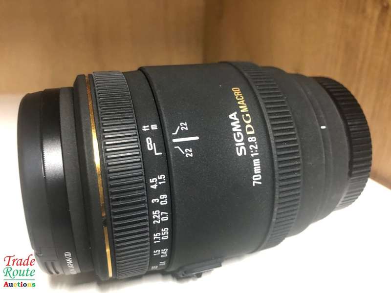 Sigma 70mm f/2.8 EX DG Macro Telephoto Autofocus Lens [SONY MOUNT]