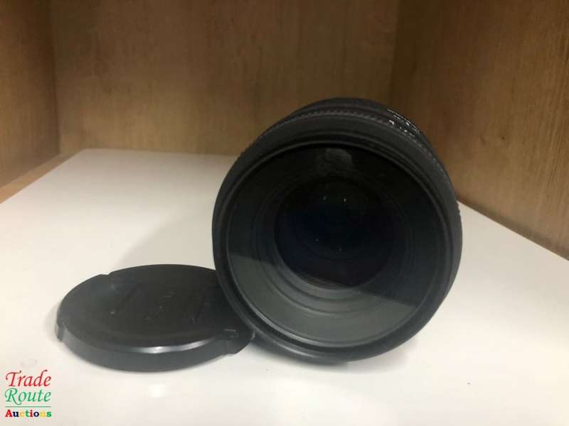 Sigma 70mm f/2.8 EX DG Macro Telephoto Autofocus Lens [SONY MOUNT]