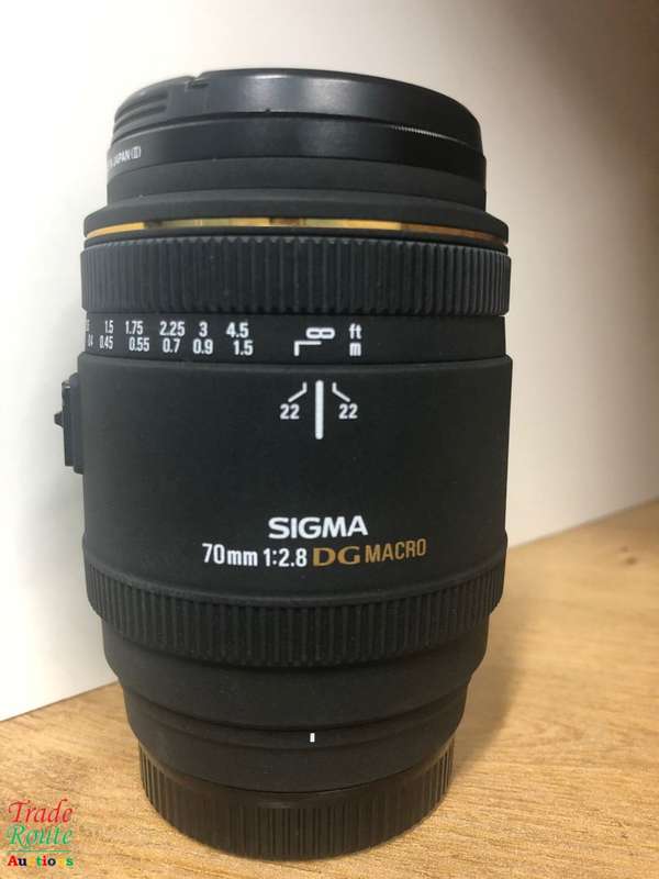 Sigma 70mm f/2.8 EX DG Macro Telephoto Autofocus Lens [SONY MOUNT]