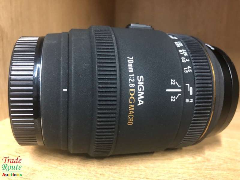 Sigma 70mm f/2.8 EX DG Macro Telephoto Autofocus Lens [SONY MOUNT]