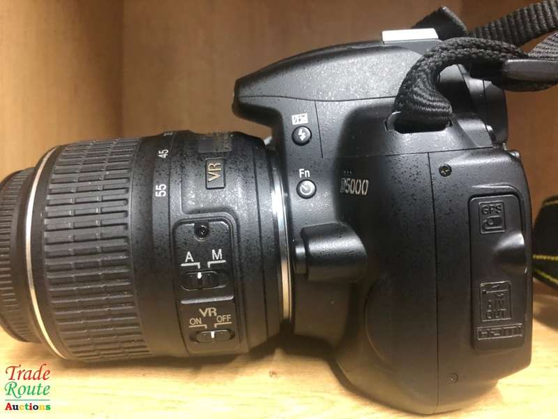 NIKON D5000 DSLR CAMERA BODY with Nikon 18-55mm  LENS KIT