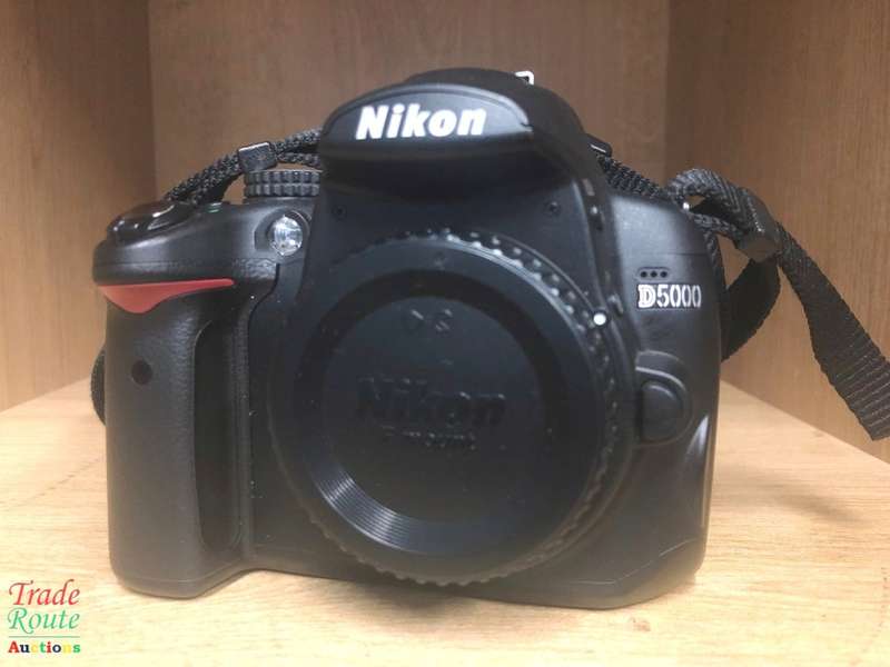 NIKON D5000 DIGITAL SLR CAMERA BODY ONLY WITH 2.7-inch Vari-angle LCD