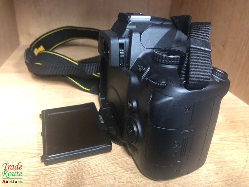 NIKON D5000 DIGITAL SLR CAMERA BODY ONLY WITH 2.7-inch Vari-angle LCD