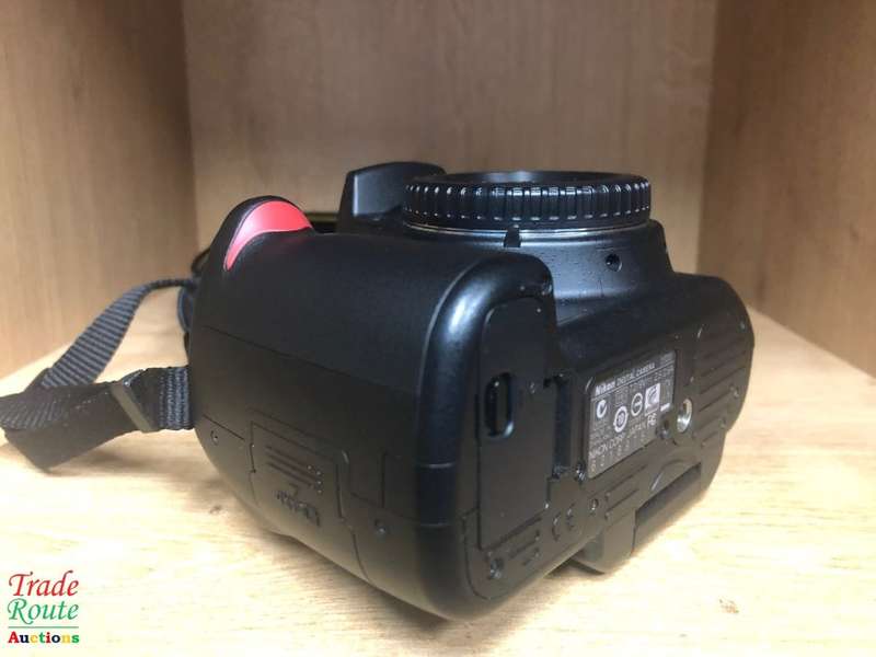 NIKON D5000 DIGITAL SLR CAMERA BODY ONLY WITH 2.7-inch Vari-angle LCD