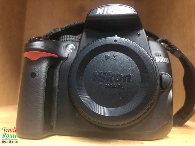 NIKON D5000 DIGITAL SLR CAMERA BODY ONLY WITH 2.7-inch Vari-angle LCD