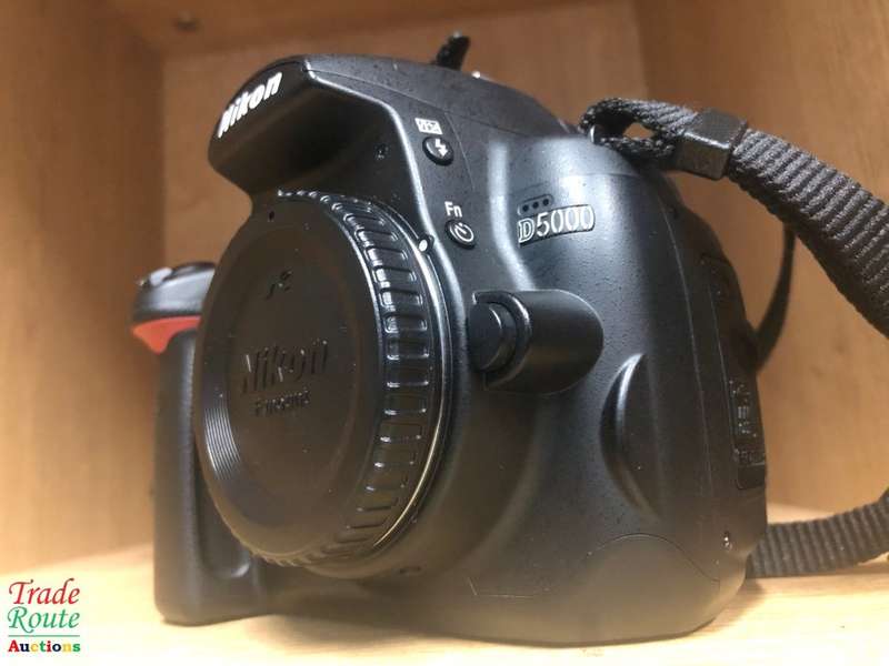 NIKON D5000 DIGITAL SLR CAMERA BODY ONLY WITH 2.7-inch Vari-angle LCD