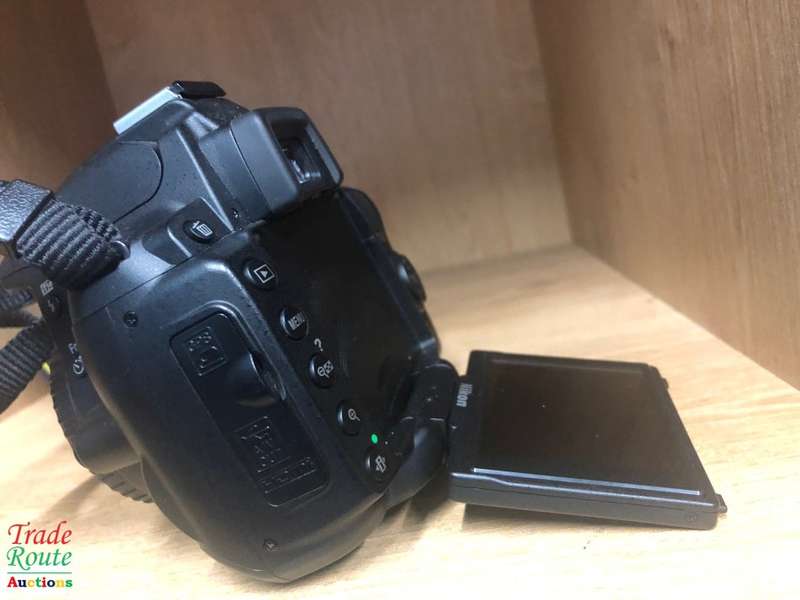NIKON D5000 DIGITAL SLR CAMERA BODY ONLY WITH 2.7-inch Vari-angle LCD