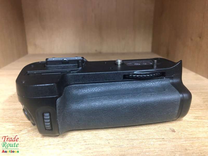 Nikon MB-D11 Battery Grip for Nikon D7000 DSLR Camera
