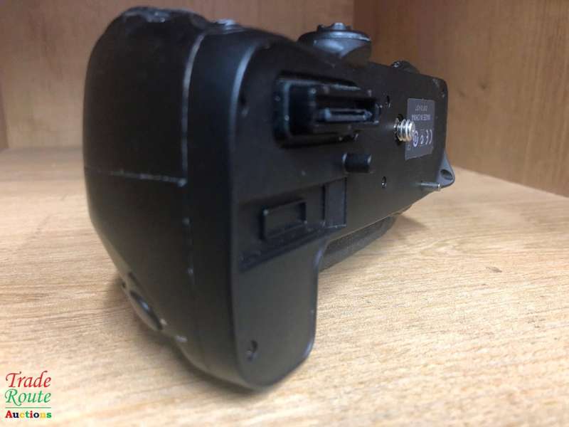 Nikon MB-D11 Battery Grip for Nikon D7000 DSLR Camera
