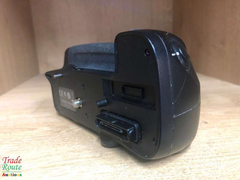 Nikon MB-D11 Battery Grip for Nikon D7000 DSLR Camera