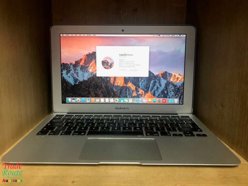 MacBook Air 11.6-inch | Core i5 1.6GHz | 4GB RAM | 128GB SSD FLASH  **  EARLY 2015 ***
