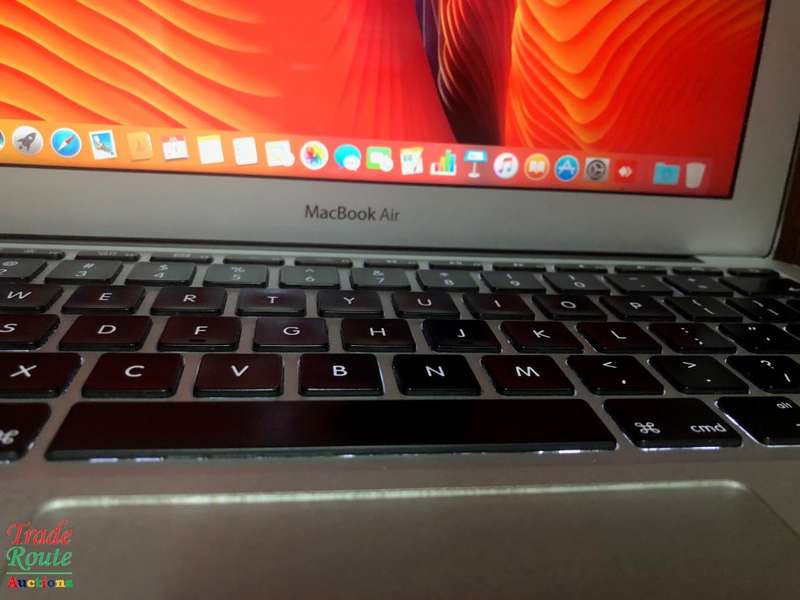 MacBook Air 11.6-inch | Core i5 1.6GHz | 4GB RAM | 128GB SSD FLASH  **  EARLY 2015 ***
