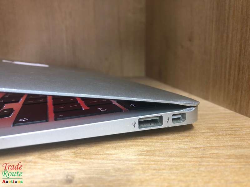 MacBook Air 11.6-inch | Core i5 1.6GHz | 4GB RAM | 128GB SSD FLASH  **  EARLY 2015 ***