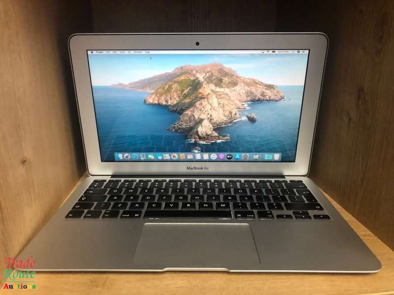 MacBook Air 11.6-inch | Core i5 1.6GHz | 4GB RAM | 128GB SSD FLASH  **  EARLY 2015 ***