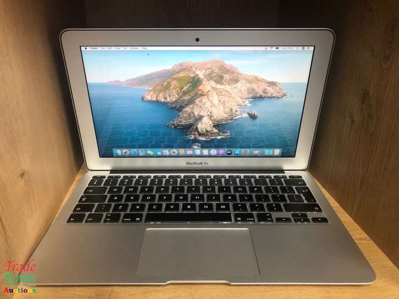 MacBook Air 11.6-inch | Core i5 1.6GHz | 4GB RAM | 128GB SSD FLASH  **  EARLY 2015 ***