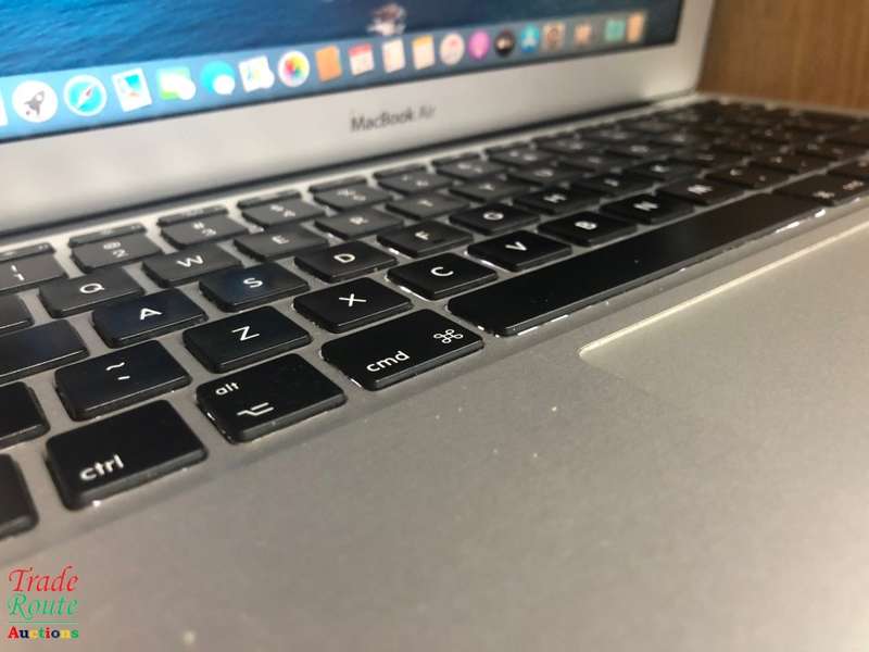 MacBook Air 11.6-inch | Core i5 1.6GHz | 4GB RAM | 128GB SSD FLASH  **  EARLY 2015 ***