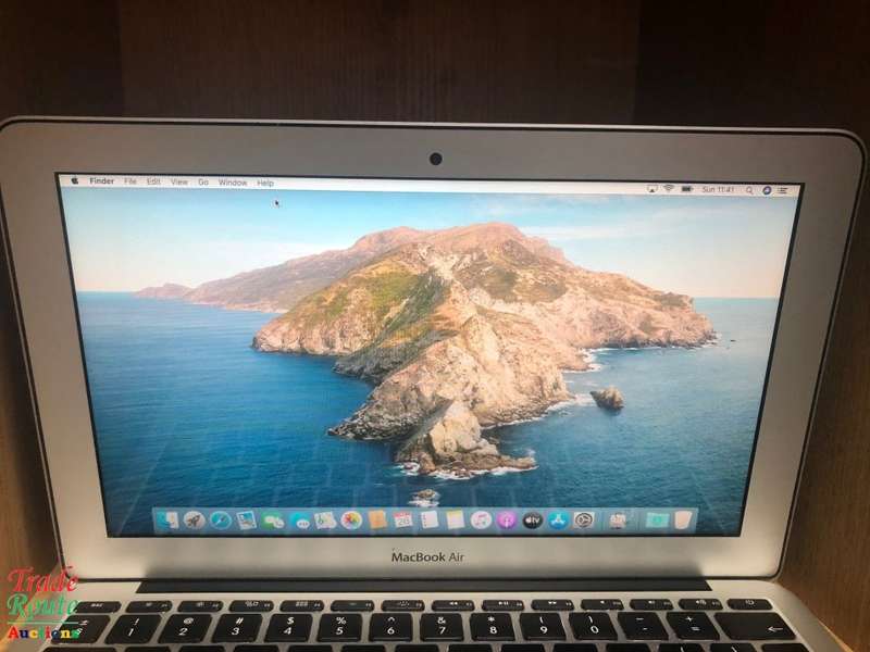 MacBook Air 11.6-inch | Core i5 1.6GHz | 4GB RAM | 128GB SSD FLASH  **  EARLY 2015 ***