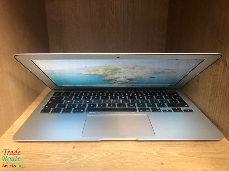 MacBook Air 11.6-inch | Core i5 1.6GHz | 4GB RAM | 128GB SSD FLASH  **  EARLY 2015 ***