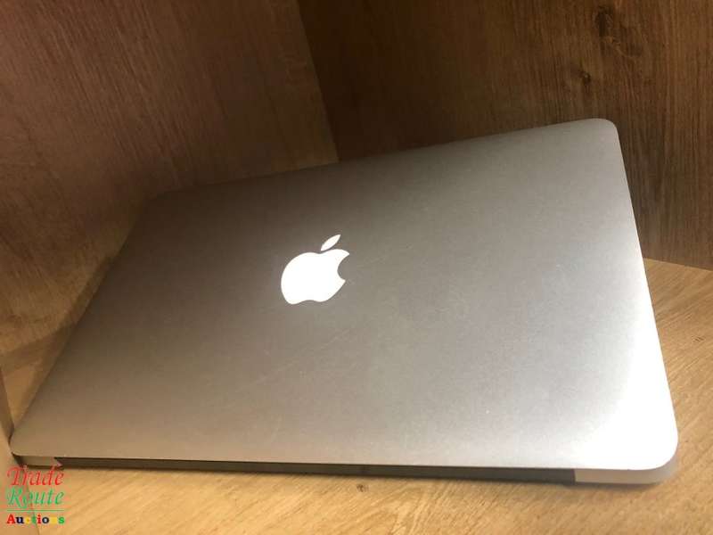 MacBook Air 11.6-inch | Core i5 1.6GHz | 4GB RAM | 128GB SSD FLASH  **  EARLY 2015 ***