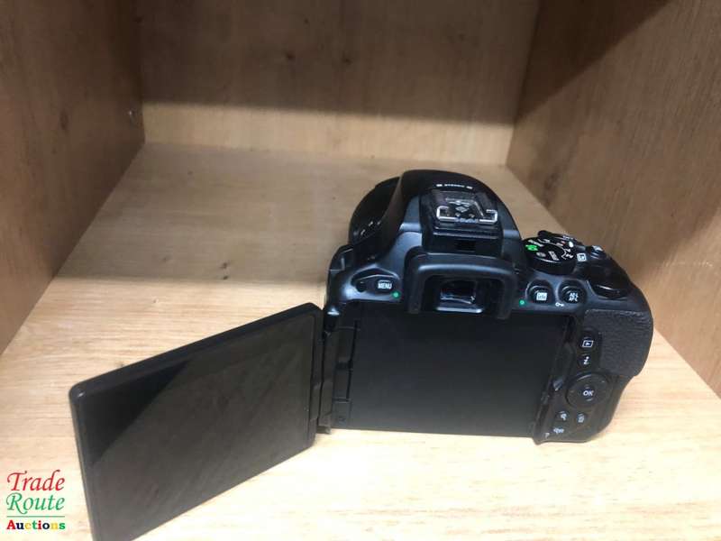 NIKON D5500 DSLR CAMERA BODY plus Nikon AF-P Zoom Nikkor 18-55mm DX Lens Kit