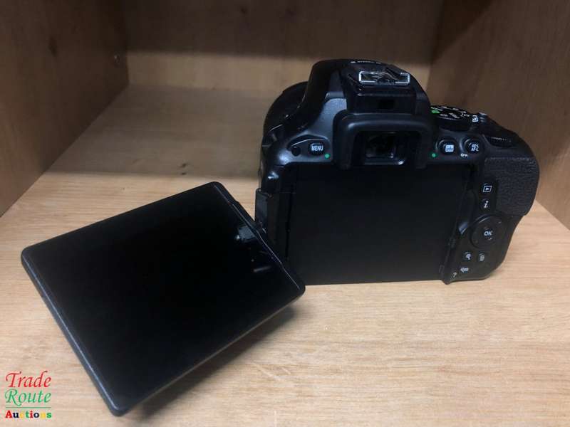 NIKON D5500 DSLR CAMERA BODY plus Nikon AF-P Zoom Nikkor 18-55mm DX Lens Kit