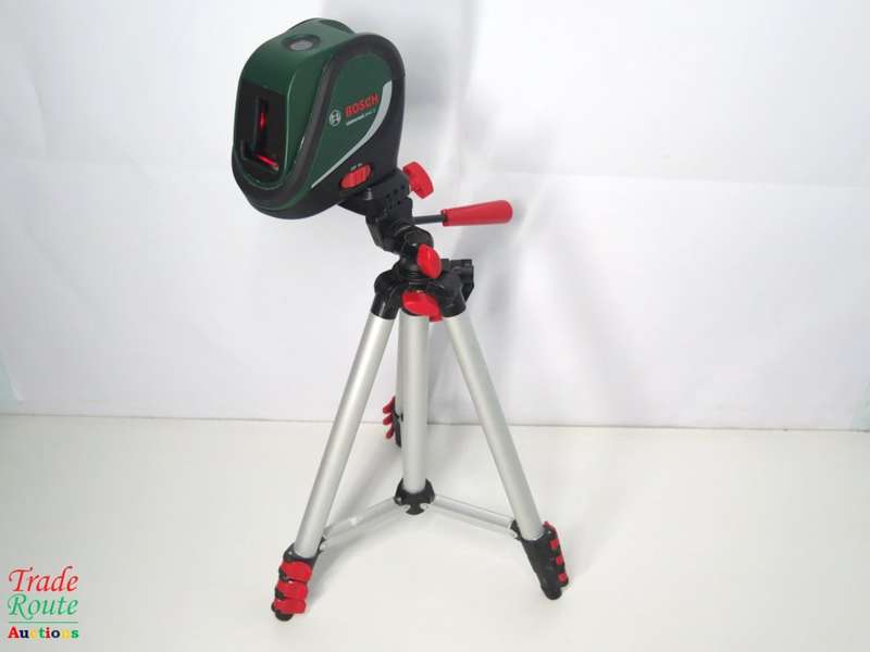 Bosch Universal Level 2 -Cross Line Laser + 1.1m Tripod