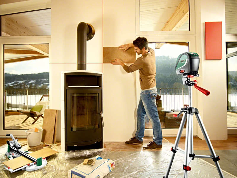 Bosch Universal Level 2 -Cross Line Laser + 1.1m Tripod