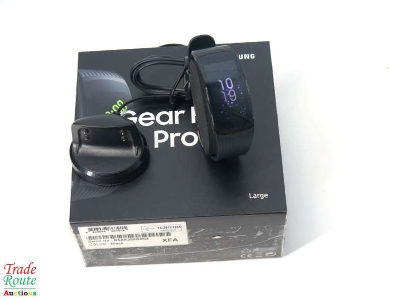 BOXED / BLACK / LARGE - Samsung Gear Fit2 Pro Fitness Tracker Large SM-R365 GPS Sports Band