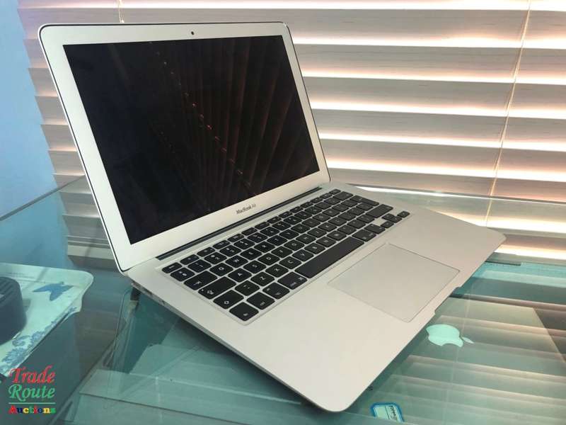 READ ** Apple MacBook Air 13.3-inch | Core i5 1.7GHz | 4GB RAM | 128GB SSD FLASH