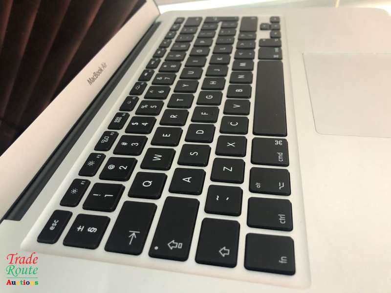 READ ** Apple MacBook Air 13.3-inch | Core i5 1.7GHz | 4GB RAM | 128GB SSD FLASH