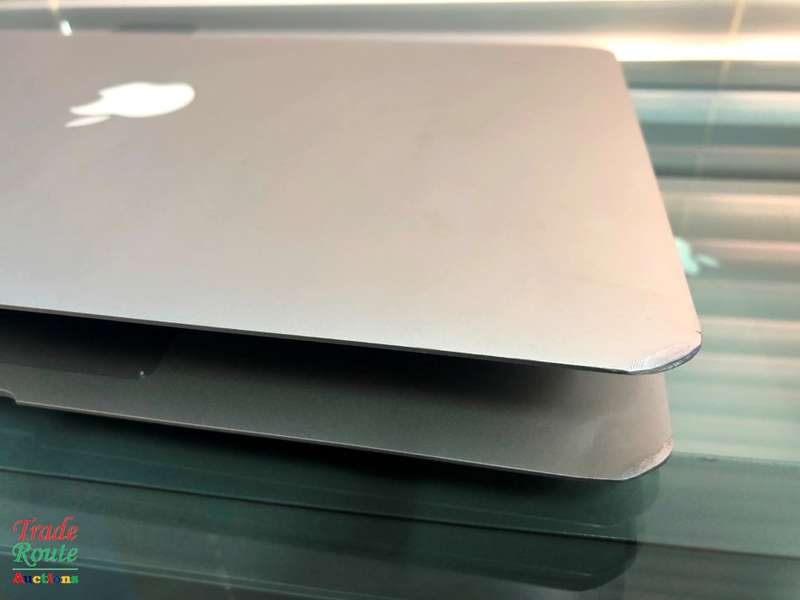 READ ** Apple MacBook Air 13.3-inch | Core i5 1.7GHz | 4GB RAM | 128GB SSD FLASH