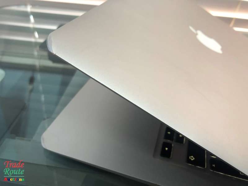 READ ** Apple MacBook Air 13.3-inch | Core i5 1.7GHz | 4GB RAM | 128GB SSD FLASH