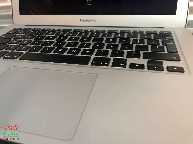 READ ** Apple MacBook Air 13.3-inch | Core i5 1.7GHz | 4GB RAM | 128GB SSD FLASH