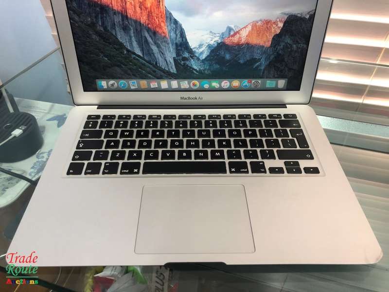 READ ** Apple MacBook Air 13.3-inch | Core i5 1.7GHz | 4GB RAM | 128GB SSD FLASH