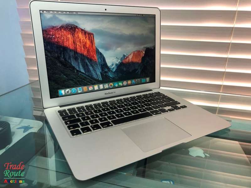 READ ** Apple MacBook Air 13.3-inch | Core i5 1.7GHz | 4GB RAM | 128GB SSD FLASH