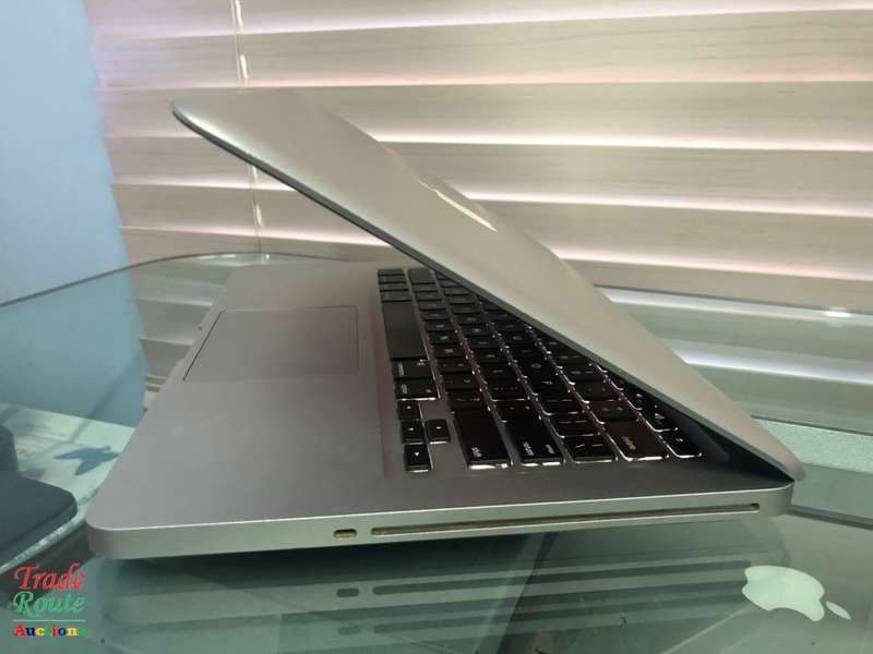 MacBook Pro 13.3-inch | Core i7 2.9GHz | 8GB RAM | 1TB HDD | INTEL HD GRAPHICS