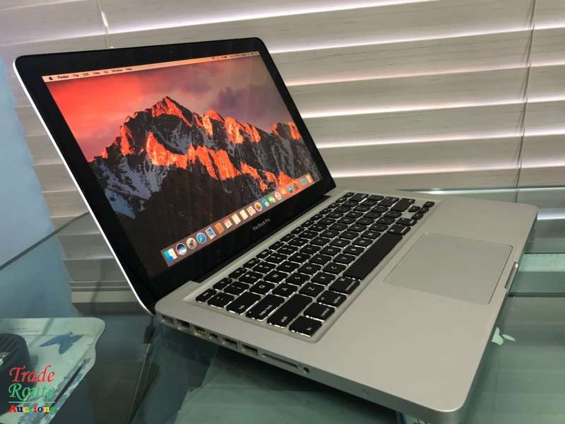 MacBook Pro 13.3-inch | Core i7 2.9GHz | 8GB RAM | 1TB HDD | INTEL HD GRAPHICS
