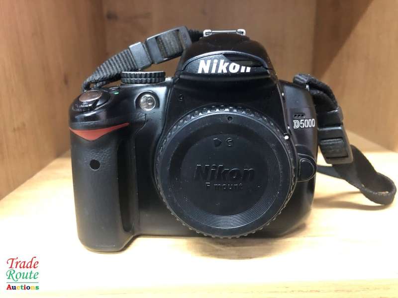 NIKON D5000 DIGITAL SLR CAMERA BODY ONLY WITH 2.7-inch Vari-angle LCD